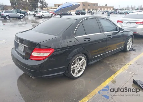 2010 Mercedes-Benz C 300 Luxury/Sport z USA, uszkodzony, nr VIN WDDGF5EB8AF422669